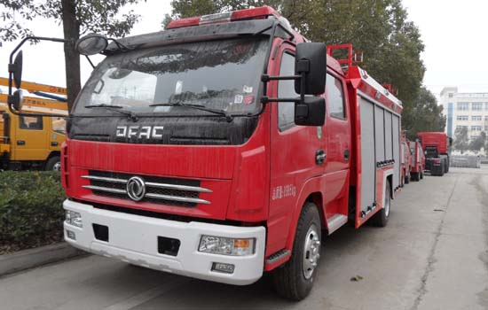 東風(fēng)多利卡3.5噸水罐(泡沫)消防車(chē)(國(guó)五)